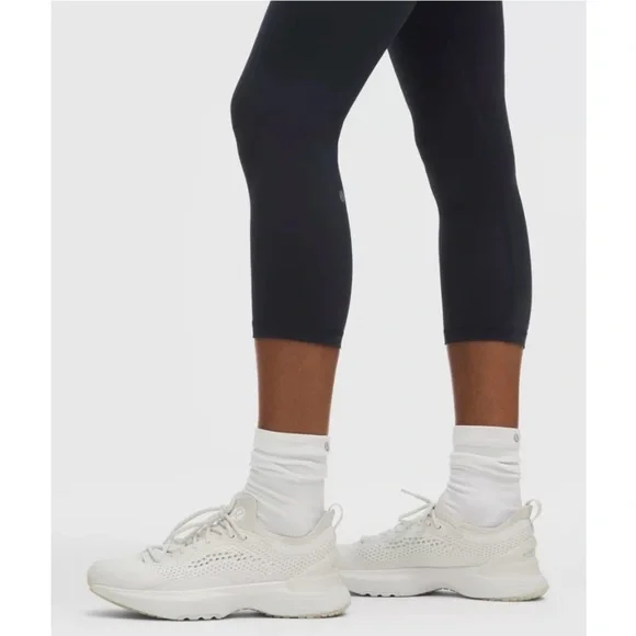 Lululemon Wunder Train High-Rise Crop with Pockets 23" in True Navy Size 4 - Picture 15 of 16